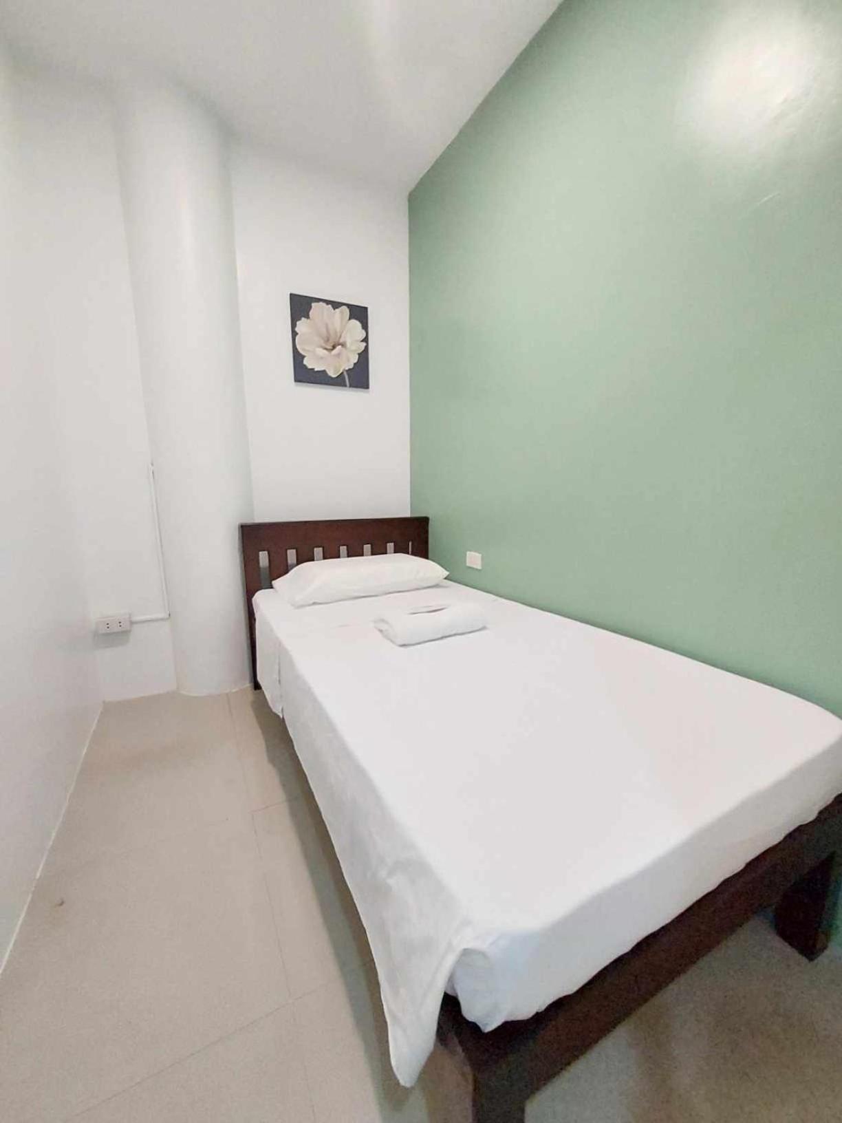 Primerose Residences - Near Mactan-Cebu International Airport Мактан Экстерьер фото